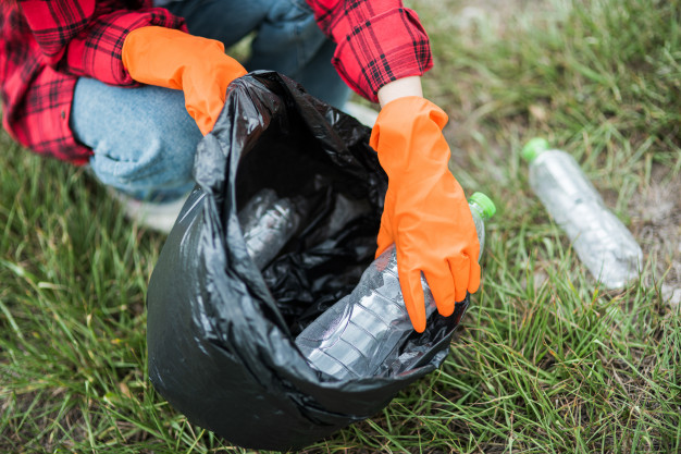 Litter pick using refuse sacks from Cromwell Polythene