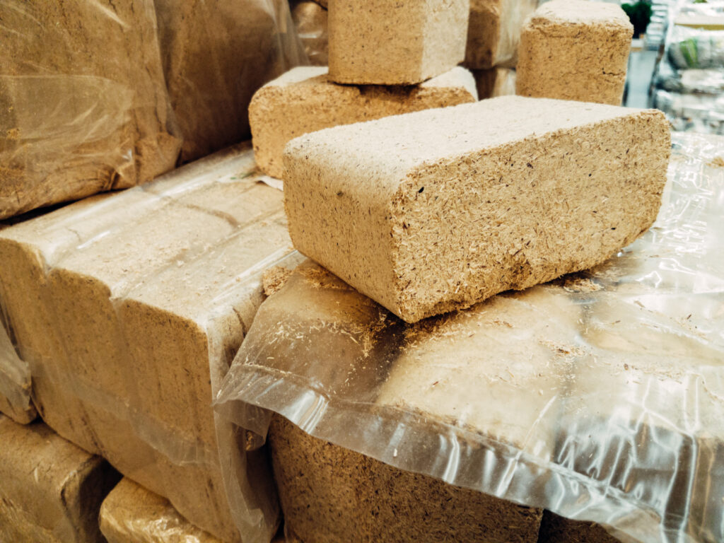 Plastic Packaging to capture and contain animal bedding - Packaging solutions from Cromwell